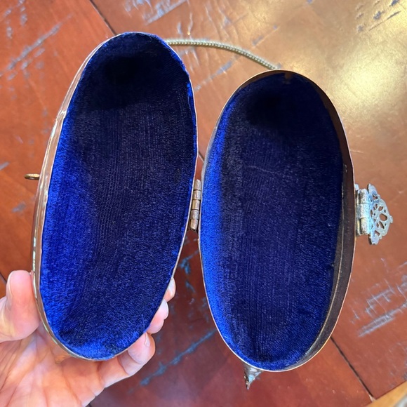 Exquisite Vintage Copper and Brass Pillow Minaudière purse. - Picture 10 of 11